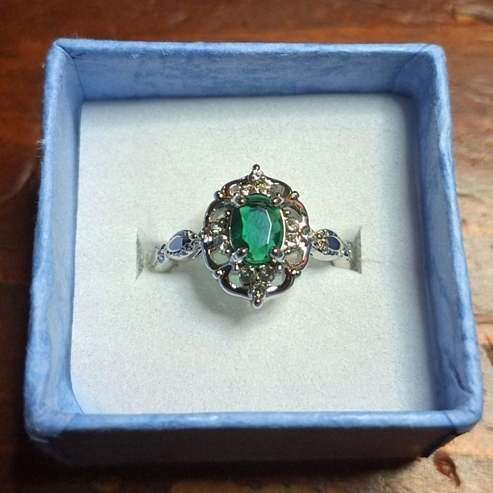 Green Cubic Zirconia ring size 7